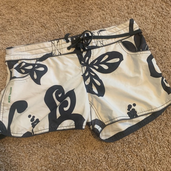 Body Glove Swim Shorts. New w/out tag - Picture 2 of 9
